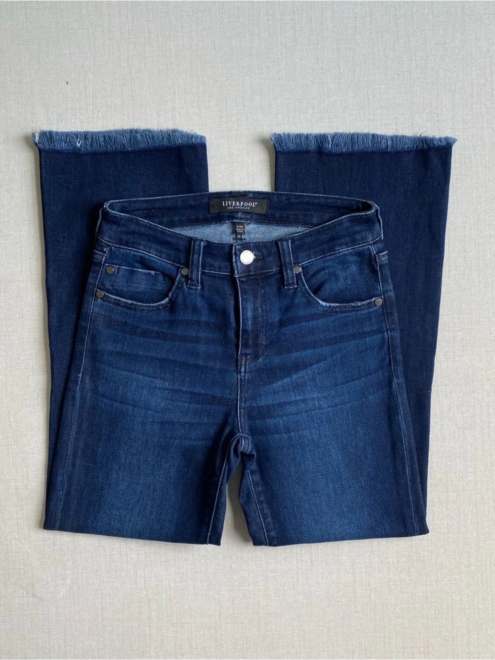 Liverpool Los Angeles Dark Wash Raw Hem Crop Flare Jeans Size 2/26